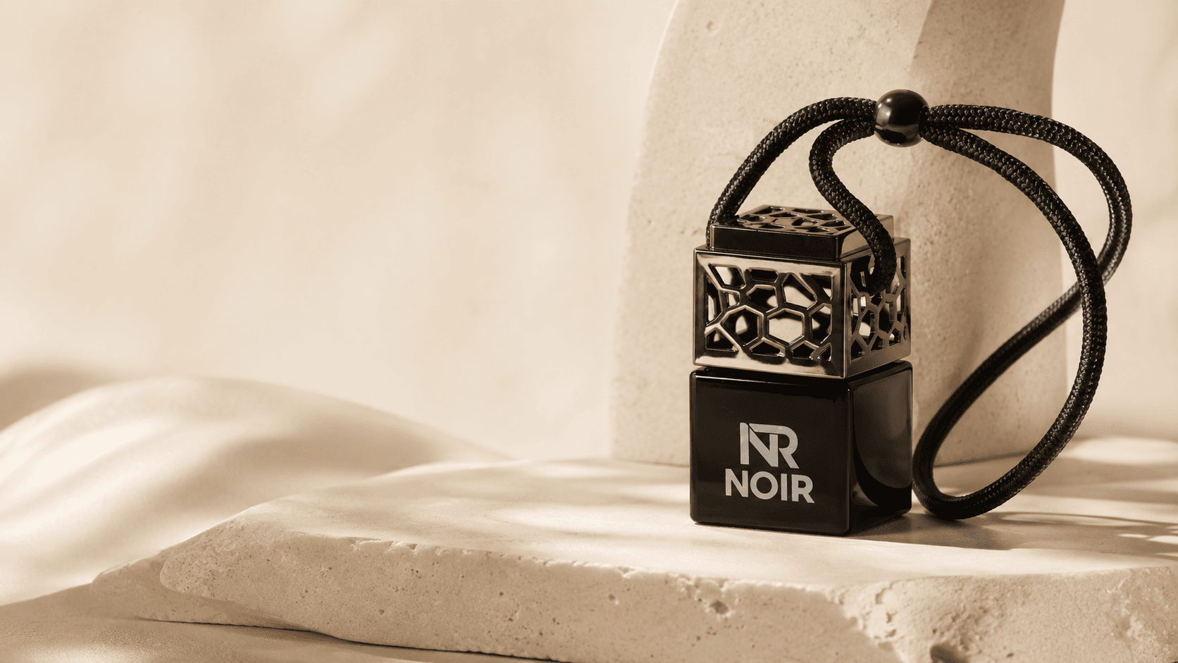 Noir Moris Onyx, hand-finished glass diffuser